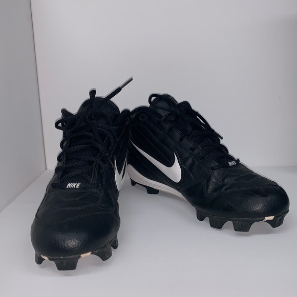 Black Nike Football Cleat - Picture 5 of 8